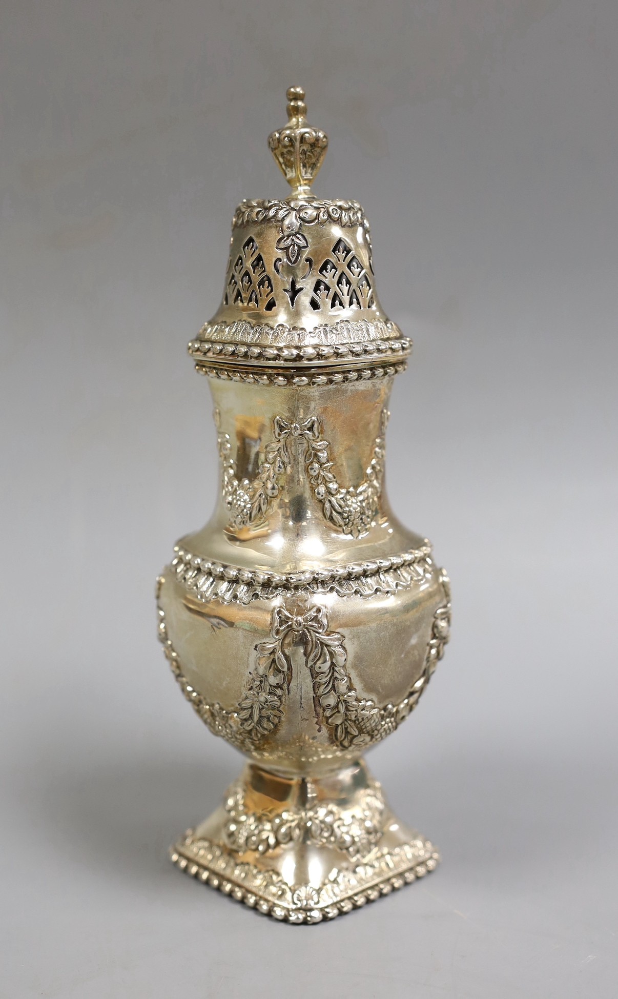 An Edwardian ornate silver sugar caster, Nathan & Hayes, Chester, 1908, 18.6cm, 7oz.